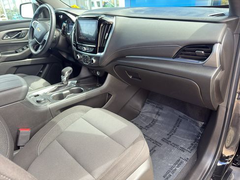 Used 2023 Chevrolet Traverse LT image 47