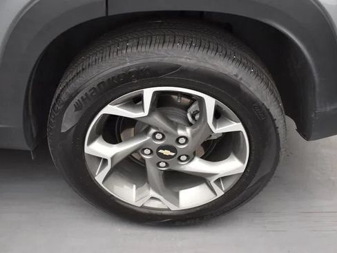 Used 2025 Chevrolet Trax LT FWD image 38