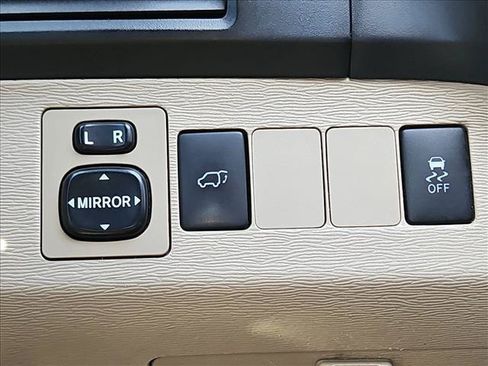 Used 2011 Toyota Venza w/ Convenience Pkg FWD image 17