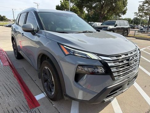 Used 2026 Nissan Rogue SV w/ SV Premium Package FWD image 3
