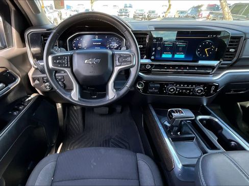 Used 2024 Chevrolet Silverado 1500 LT Trail Boss w/ Dark Appearance Package image 6