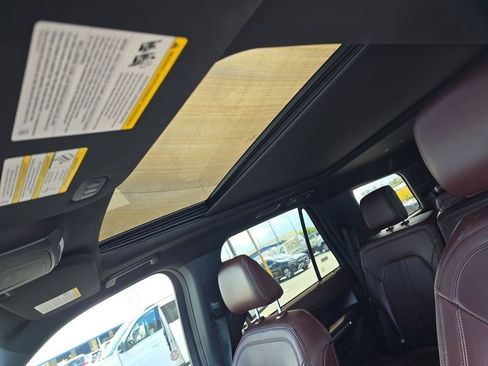 Used 2024 Ford Expedition Limited AWD/4WD image 5