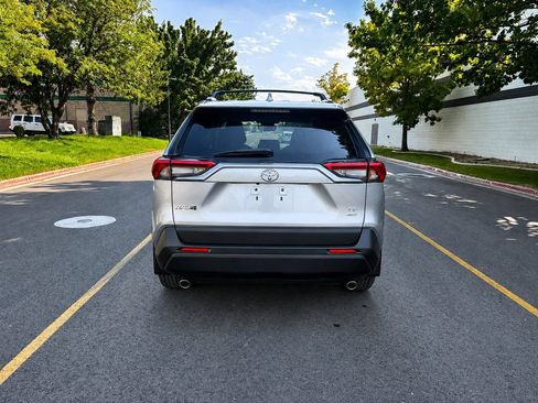 Used 2021 Toyota RAV4 LE AWD/4WD image 3