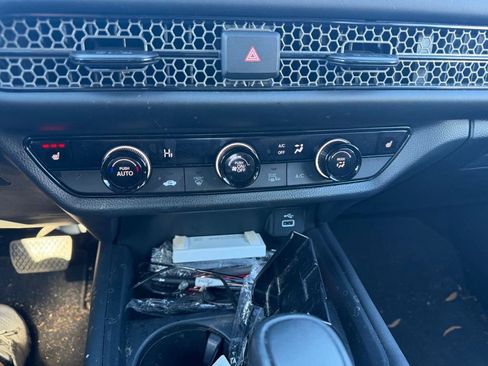 Used 2025 Honda HR-V Sport image 17