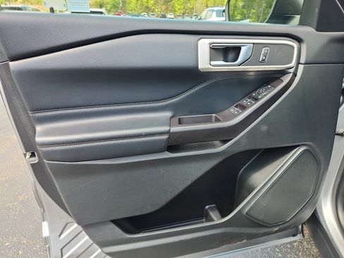 Used 2020 Ford Explorer XLT w/ Equipment Group 202A AWD/4WD image 22
