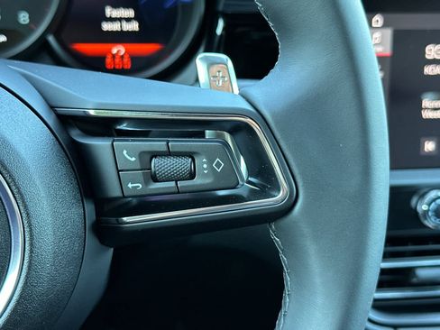Certified 2025 Porsche Macan AWD/4WD image 26