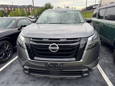 Used 2023 Nissan Pathfinder SV w/ SV Premium Package FWD image 2