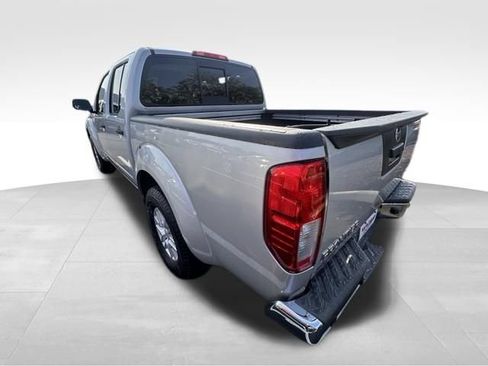 Used 2014 Nissan Frontier SV w/ SV Value Truck Package RWD image 5