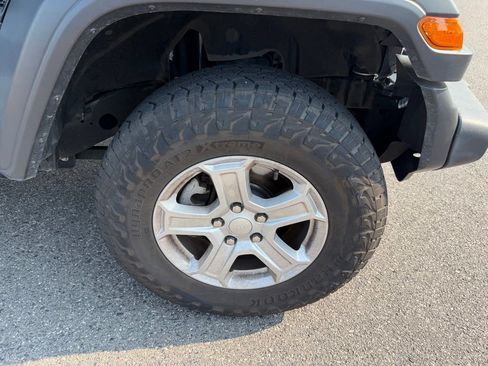 Certified 2018 Jeep Wrangler Sport AWD/4WD image 16