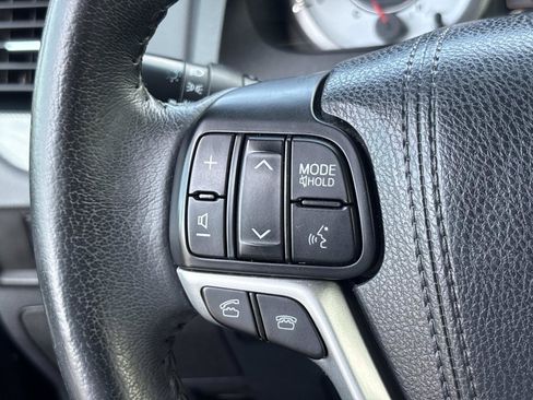 Used 2017 Toyota Sienna SE Premium FWD image 18