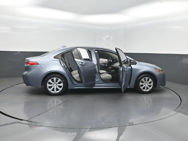 Used 2022 Toyota Corolla LE FWD image 30