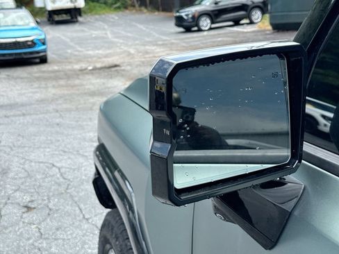 Used 2024 GMC Hummer EV 3X w/ LPO, Illumination Package AWD/4WD image 11