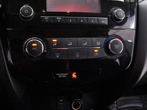 Used 2016 Nissan Rogue S w/ Appearance Package FWD image 17