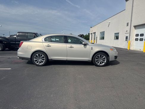 Used 2009 Lincoln MKS FWD image 3