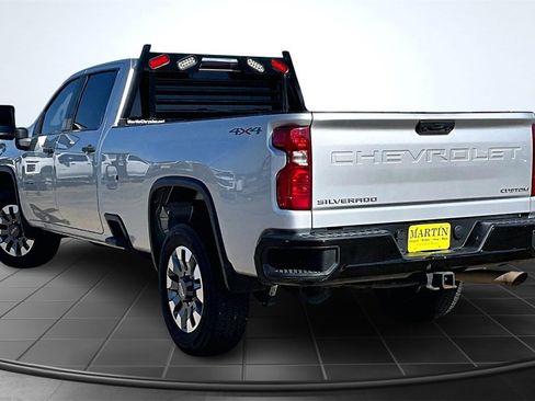 Used 2022 Chevrolet Silverado 2500 Custom w/ Custom Convenience Package image 2