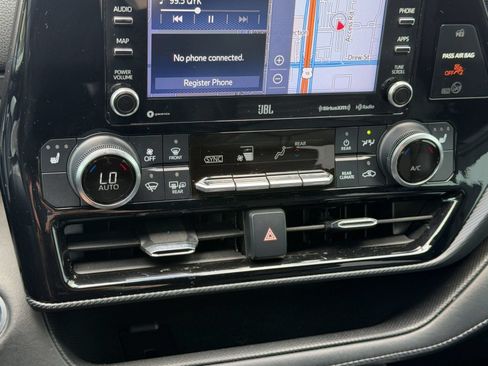 Used 2021 Toyota Highlander XSE FWD image 20