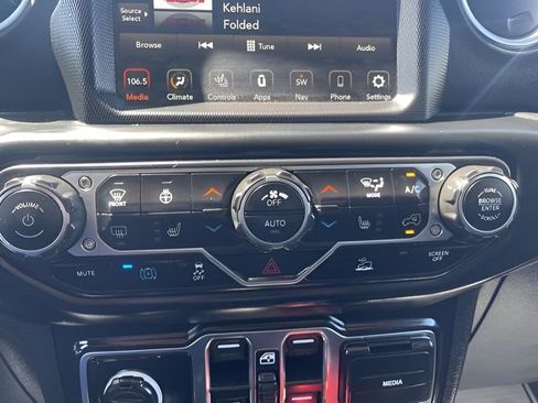 Used 2022 Jeep Wrangler Unlimited Sahara w/ Cold Weather Group AWD/4WD image 21