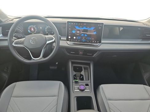New 2025 Volkswagen Tiguan SE AWD/4WD image 16