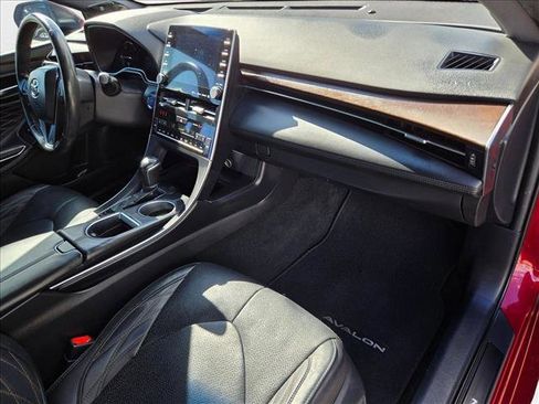Used 2021 Toyota Avalon Limited image 23