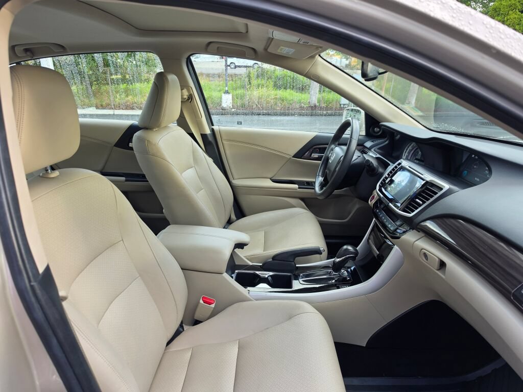 Used 2017 Honda Accord EX-L image 11