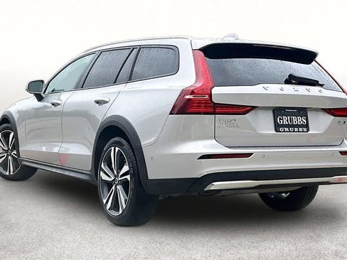 Certified 2025 Volvo V60 B5 Cross Country Plus AWD/4WD image 16