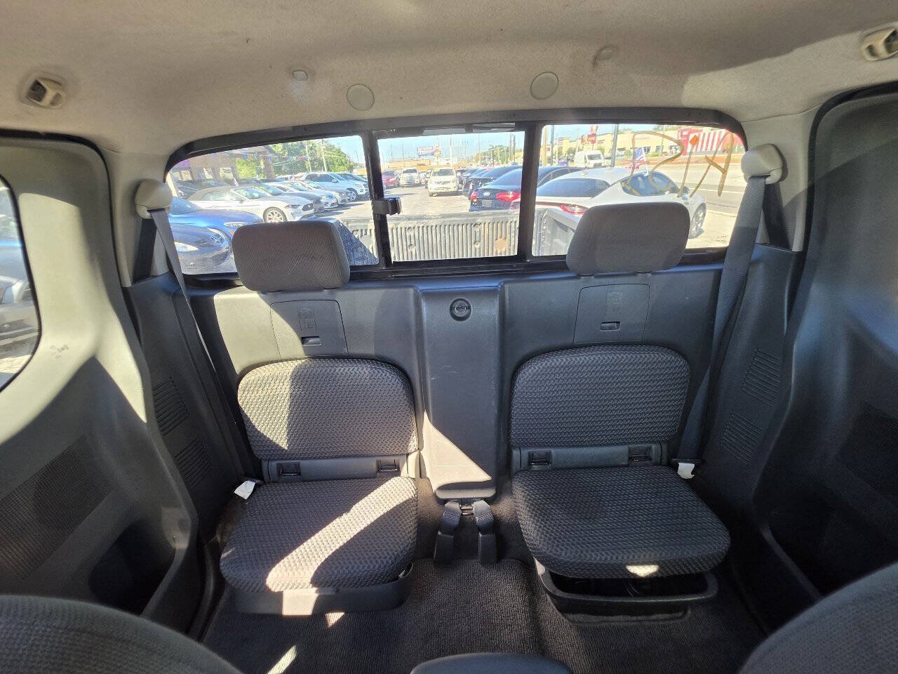 Used 2016 Nissan Frontier SV RWD image 15