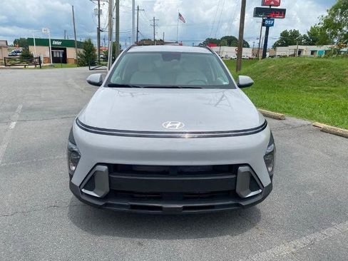 Used 2025 Hyundai Kona SEL FWD image 2