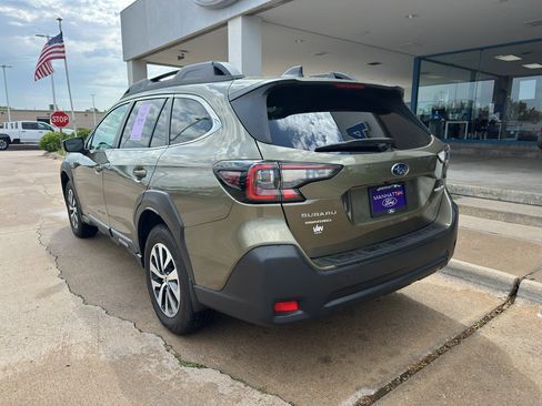 Used 2024 Subaru Outback Premium AWD/4WD image 6