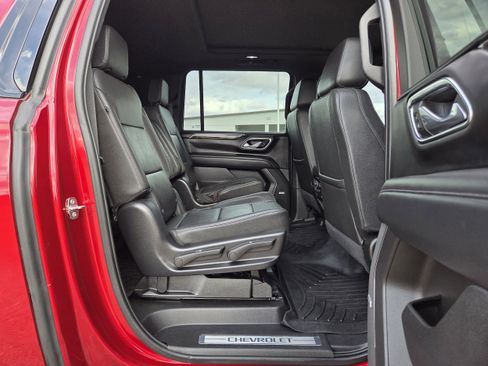 Used 2023 Chevrolet Suburban Z71 image 18