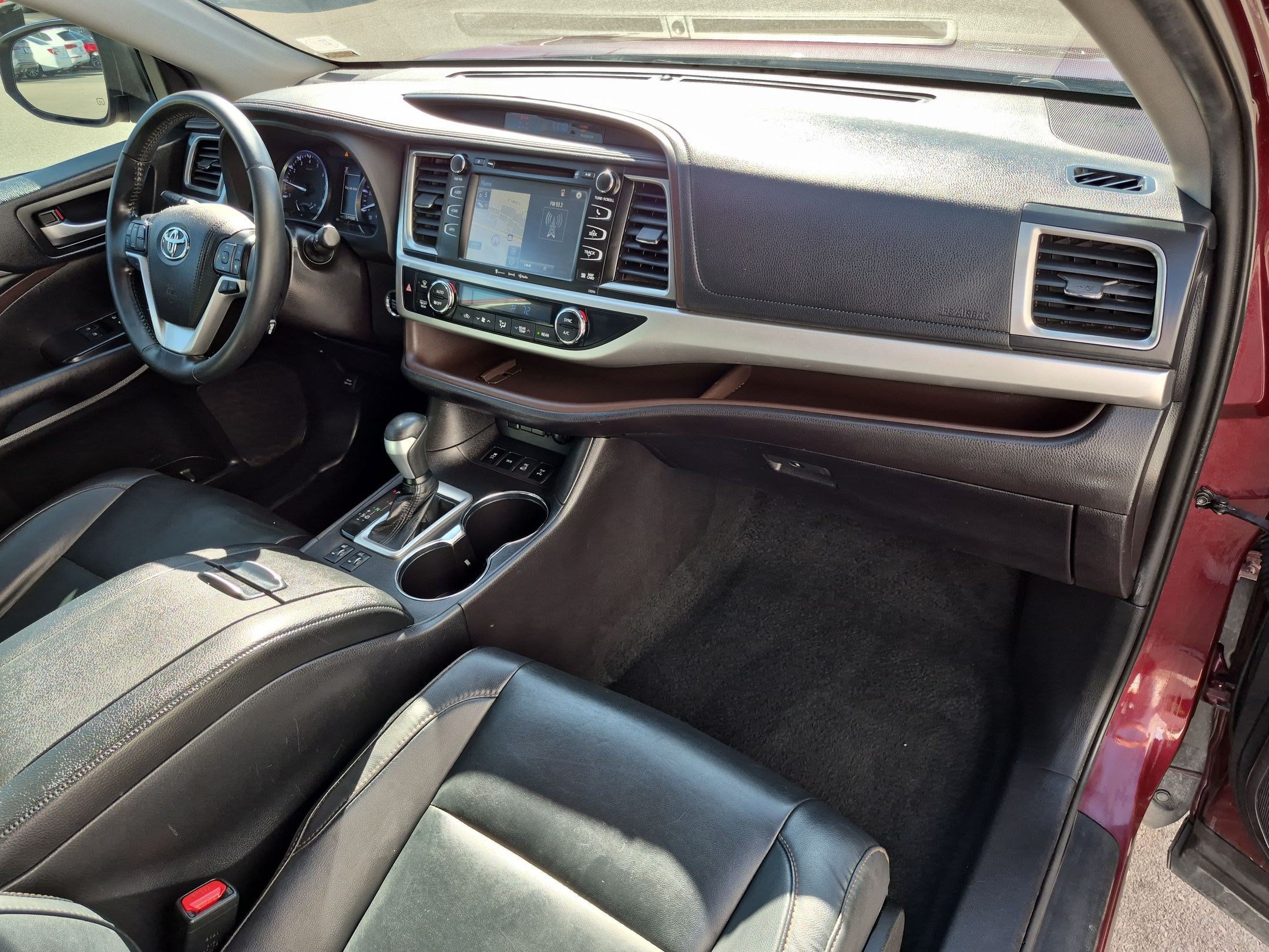 Used 2019 Toyota Highlander XLE AWD/4WD image 35