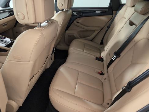 Used 2025 Porsche Macan image 19