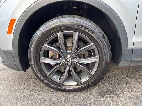 Used 2022 Volkswagen Tiguan SE AWD/4WD image 9