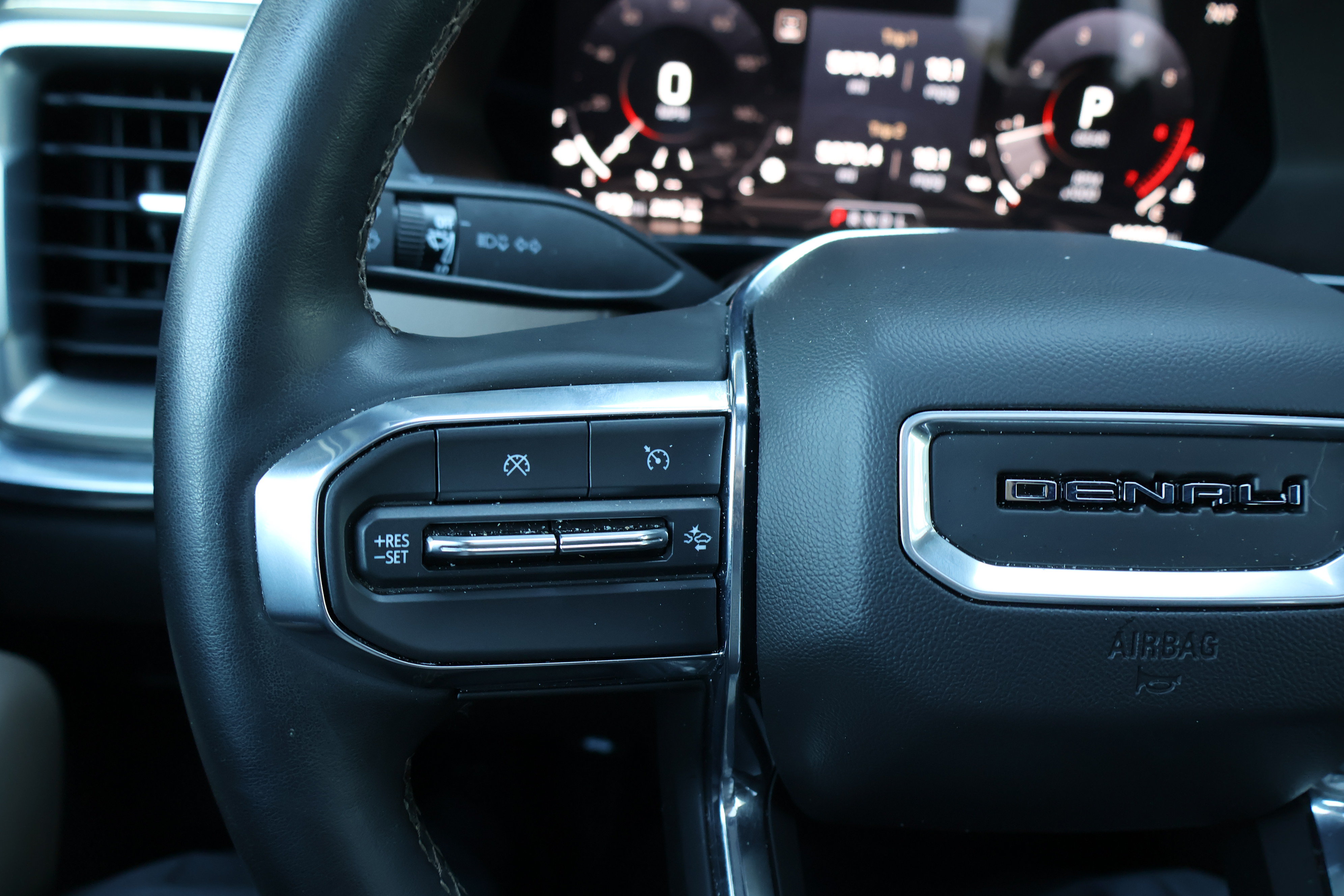 Used 2023 GMC Canyon Denali w/ Denali Black Edition AWD/4WD image 32