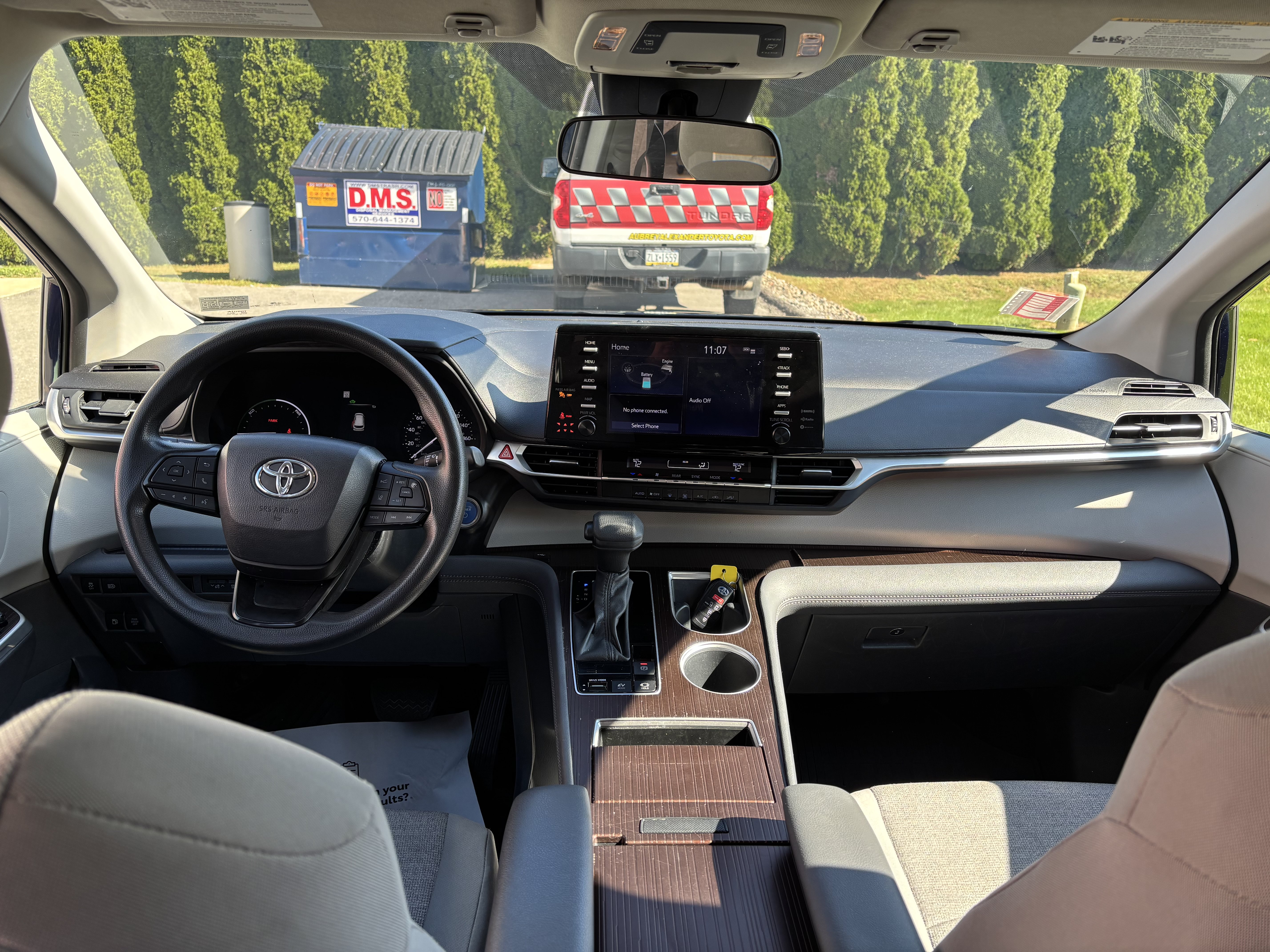 Used 2024 Toyota Sienna LE AWD/4WD image 16