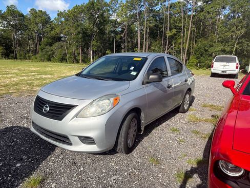 Used 2012 Nissan Versa S w/ Cruise Control Pkg FWD image 1