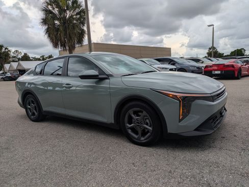 Used 2025 Kia K4 FWD image 2
