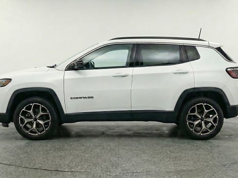 Used 2025 Jeep Compass Limited image 4