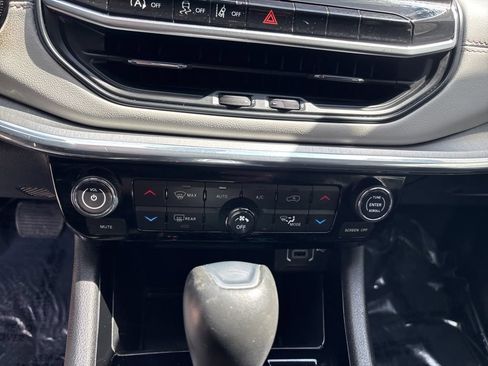 Used 2022 Jeep Compass Limited AWD/4WD image 19