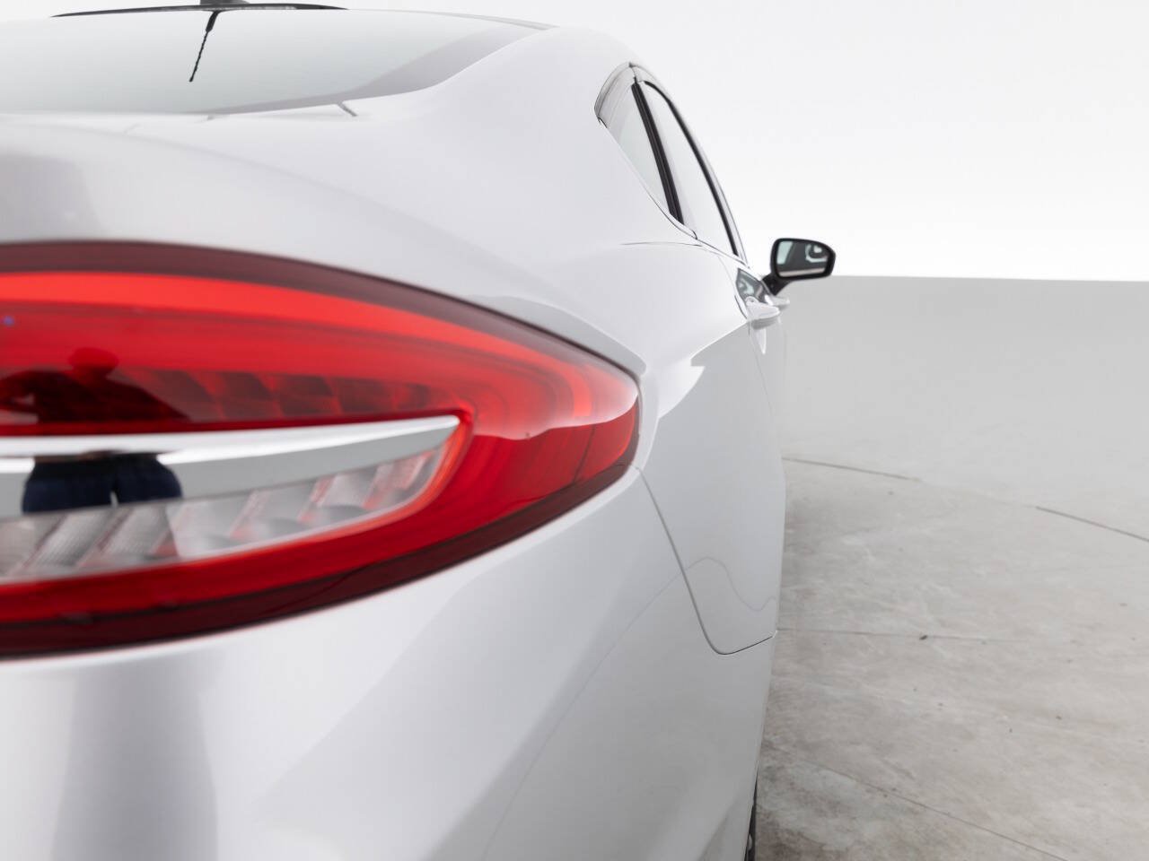 Used 2018 Ford Fusion SE w/ Fusion SE Technology Package FWD image 14