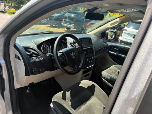 Used 2019 Dodge Grand Caravan SE FWD image 25