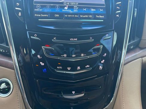 Used 2017 Cadillac Escalade Platinum AWD/4WD image 12
