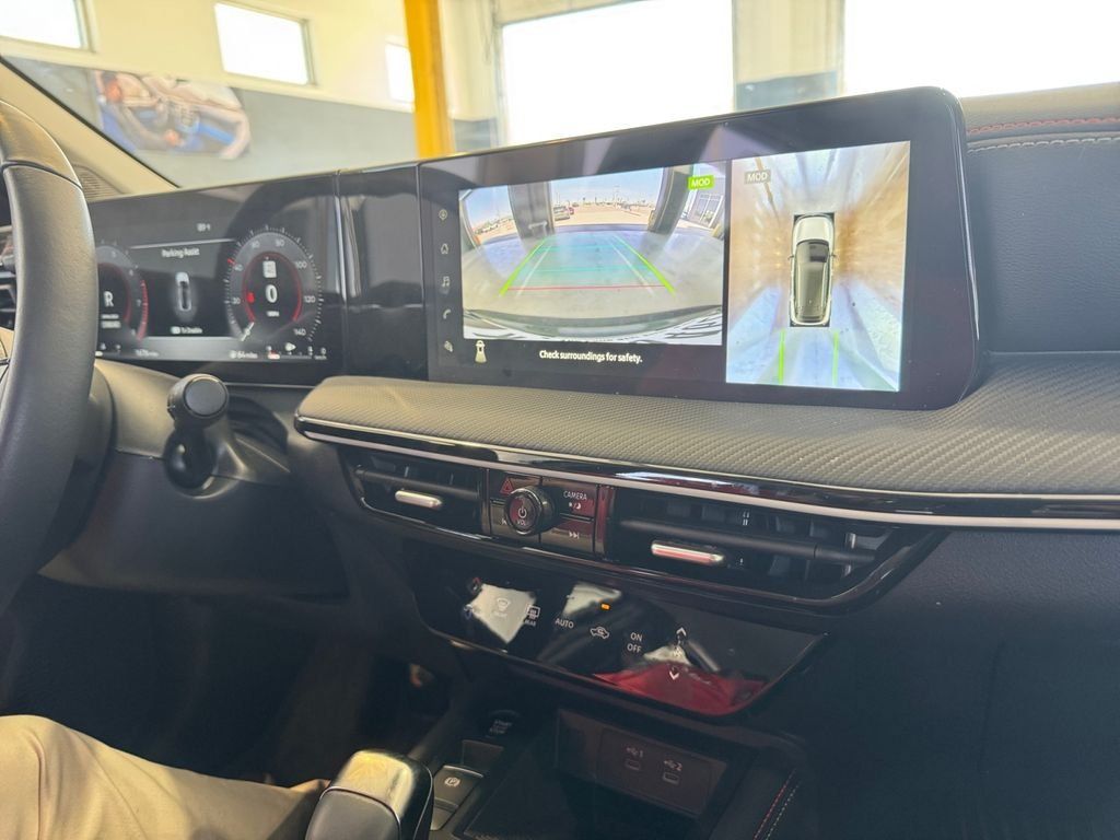 Used 2025 Nissan Kicks SR AWD/4WD image 28