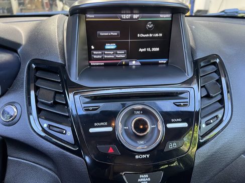 Used 2014 Ford Fiesta Titanium FWD image 18