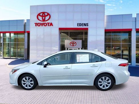 Used 2022 Toyota Corolla LE image 6