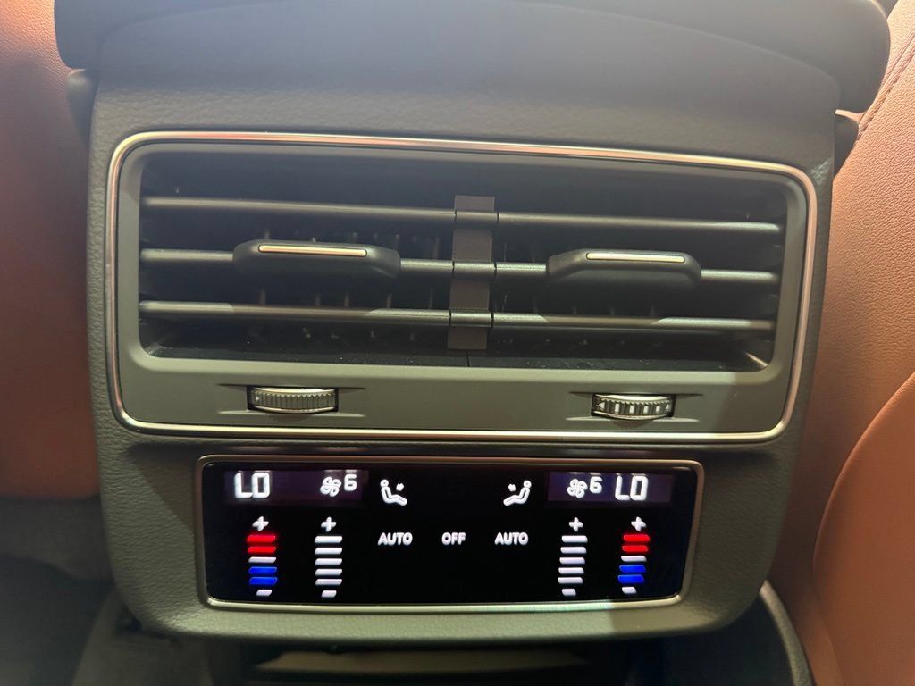 Used 2023 Audi Q8 Premium Plus w/ Premium Plus Package AWD/4WD image 23