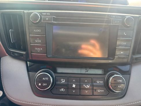 Used 2013 Toyota RAV4 XLE AWD/4WD image 32