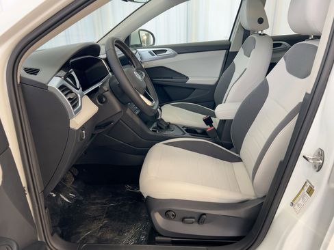 New 2026 Volkswagen Taos SE image 5