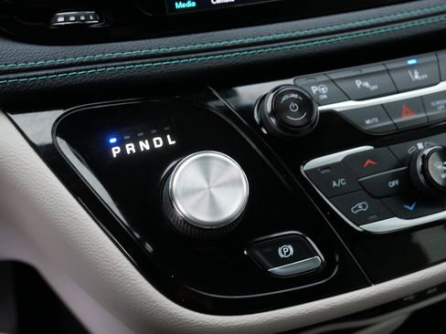 Used 2019 Chrysler Pacifica Limited w/ Advanced Safetytec Group image 24