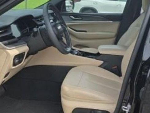 Used 2023 Jeep Grand Cherokee 4WD 4xe image 3