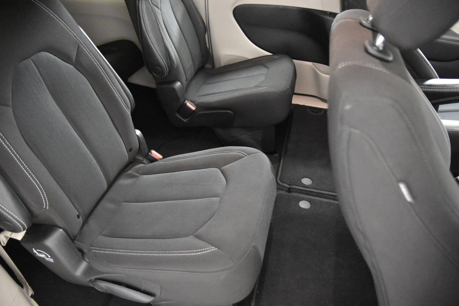 Used 2023 Chrysler Voyager LX FWD image 30